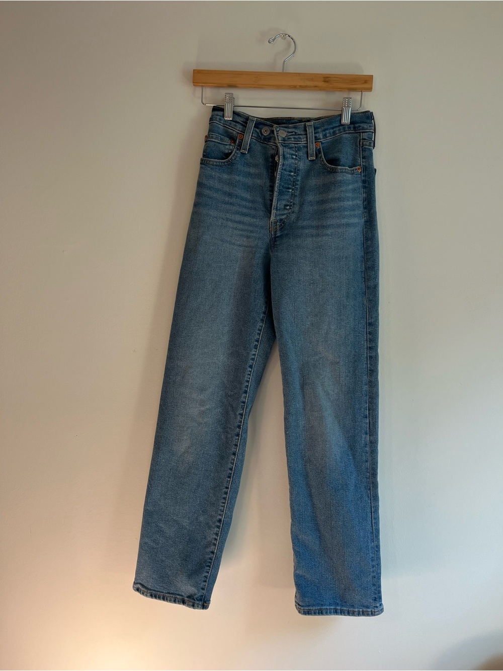 Levi’s Ribcage Straight Ankle Size 25 High-Waist Jeans in Medium Blue